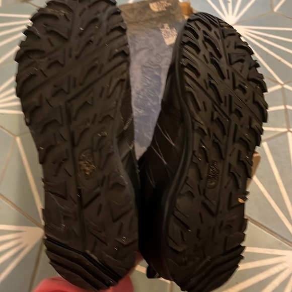 Black North Face Winter Boots. - Picture 5 of 6